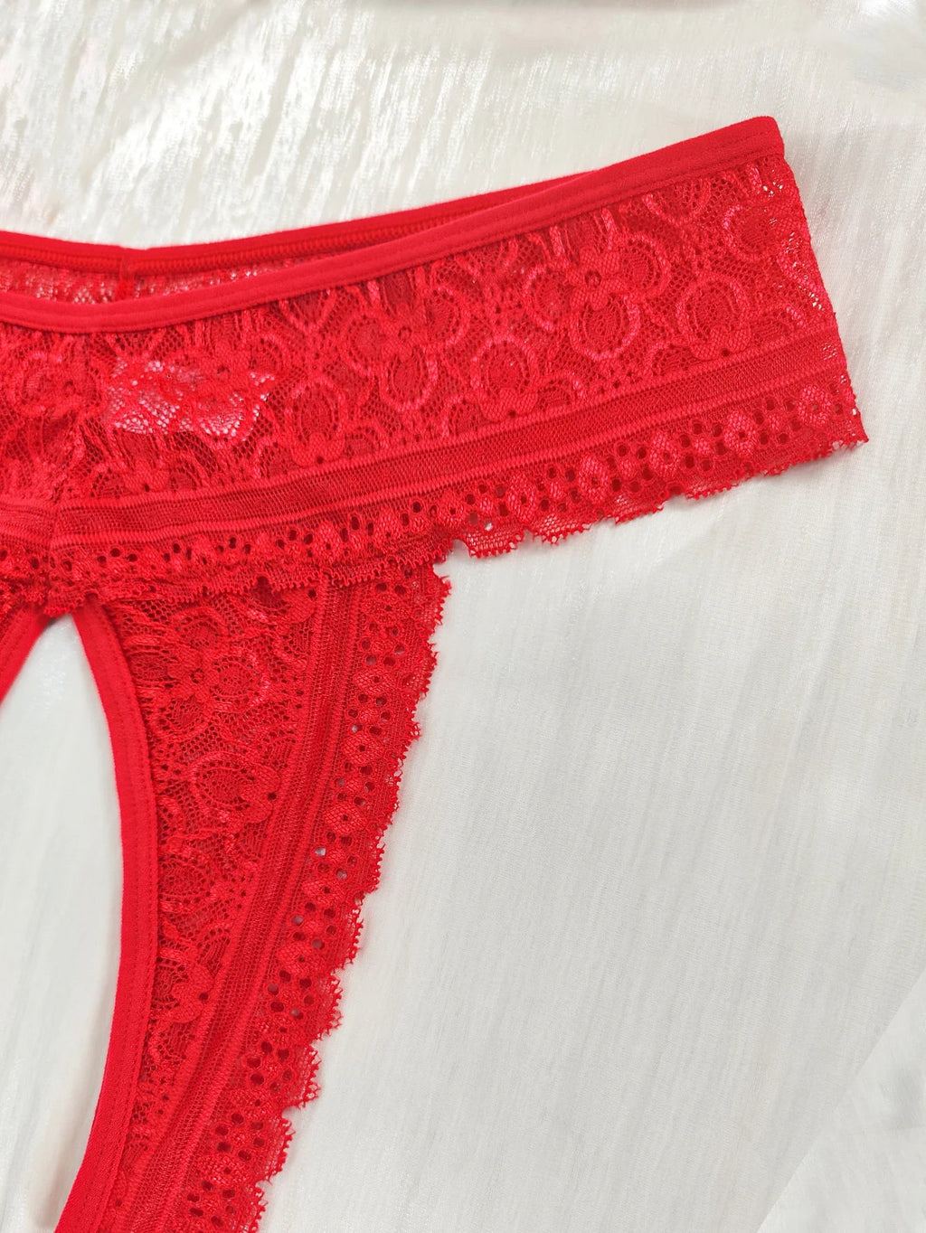 1pcs Women's Sexy Red Lace Open Crotch Thong Panties Floral Lace See Through Low Rise Intimate Lingerie for Ladies Nightwear