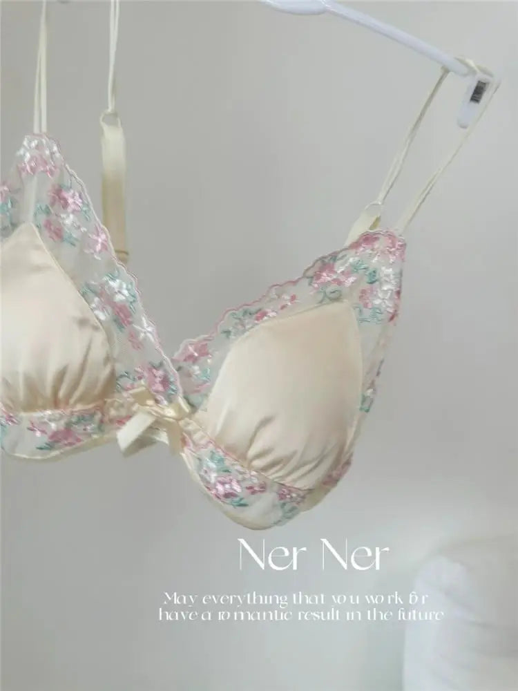 MOYISU Luxury Classic Thin Embroidery Light Luxury Silk French Underwear Sexy Pure Desire Lace Bra Set Small Chest Triangle Cup