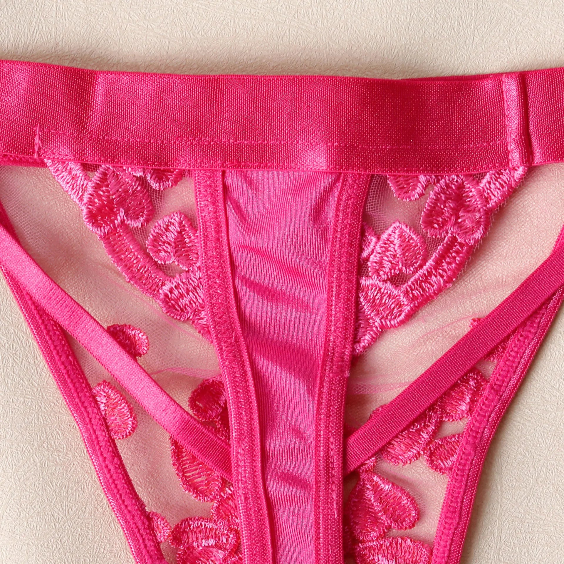 Sexy underwear French ultra-thin embroidered love mesh bra big breasts showing small sexy underwear set