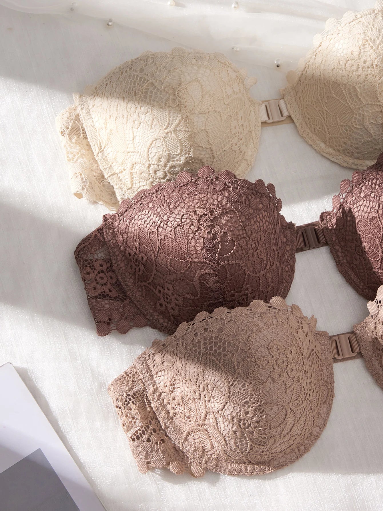 3Pcs Thin Cup Strapless Women's Sexy Bras Lace Trim Patchwork Pattern Front Clasp Push up Bra Comfortable Half-Cup Women's Bra