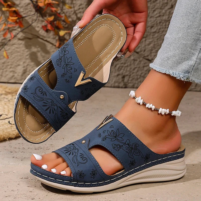 Summer Lightweight Wedges Slippers Women Metal Decor Plus Size 36-43 Beach Sandals Woman Comfortable Printed Platform Sandles