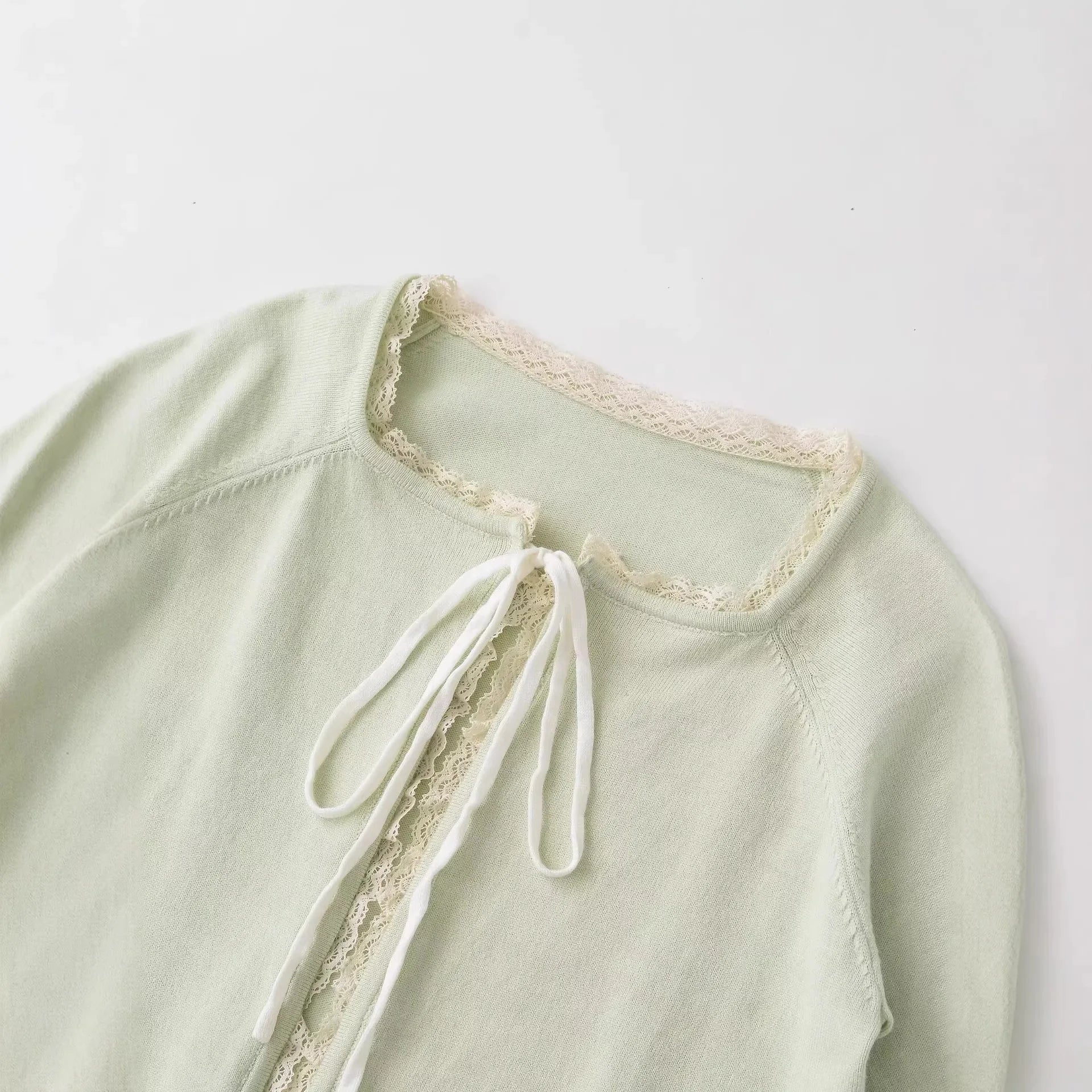 Women's Fashion Short Sleeve Round Neck Bow Lace Knit Solid Color Light Green Lace Trim Front Short Sleeve Knit Casual Top MDTM