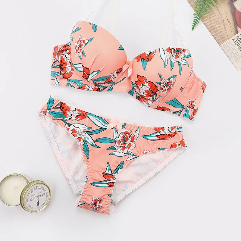 Toucheart Women's Traceless Bra Set Steel Rings Breathable Underwear with Gathered Design To Prevent Exposure Comfortable Fit