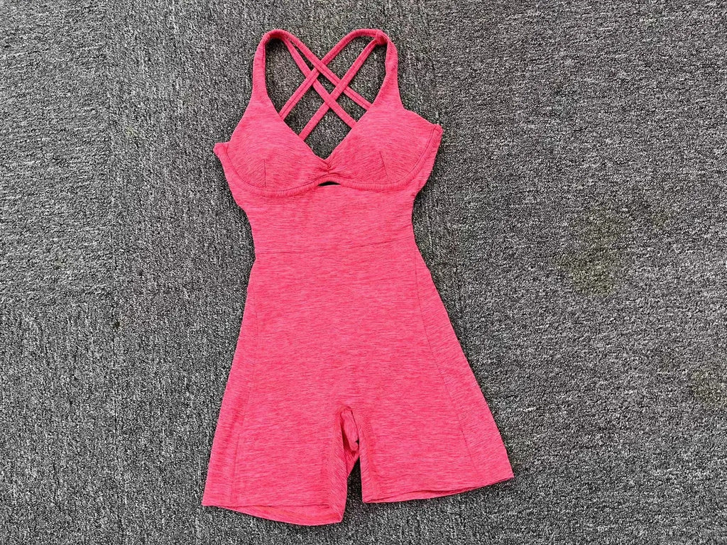 Adjustable double straps Open back  V shape back design Scrunch butt No front seam Flatlock Inseam  Removable pads BODYSUIT
