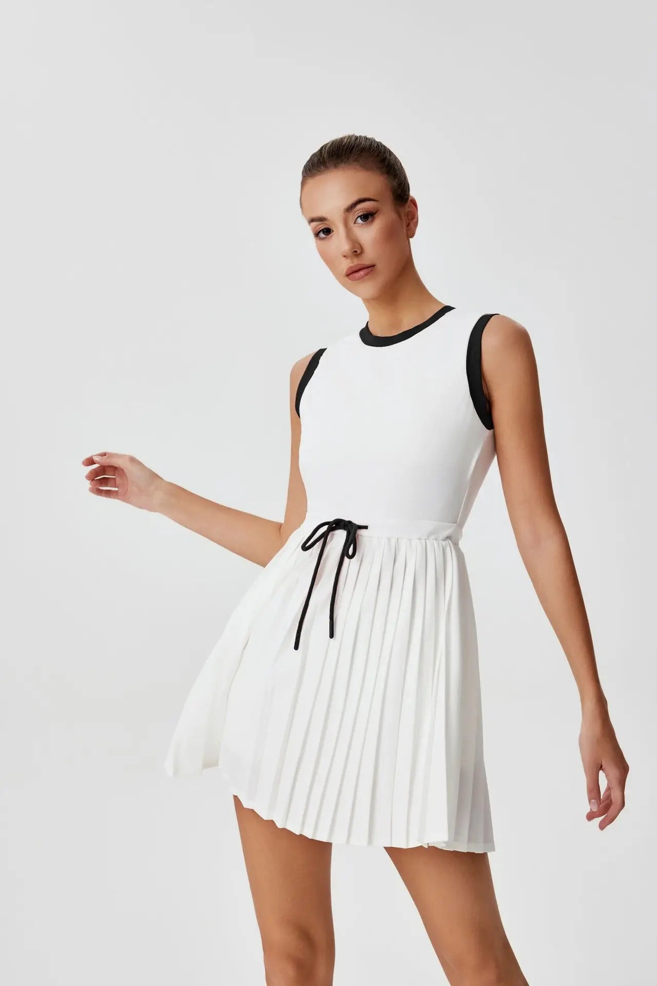 Summer Round Neck One-piece Tennis Dresses for Women White Contrast Sleeveless Drawstring Built-in Shorts Fitness Pleate Skirt