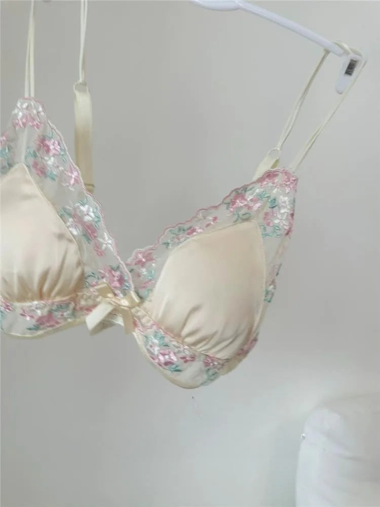 MOYISU Luxury Classic Thin Embroidery Light Luxury Silk French Underwear Sexy Pure Desire Lace Bra Set Small Chest Triangle Cup