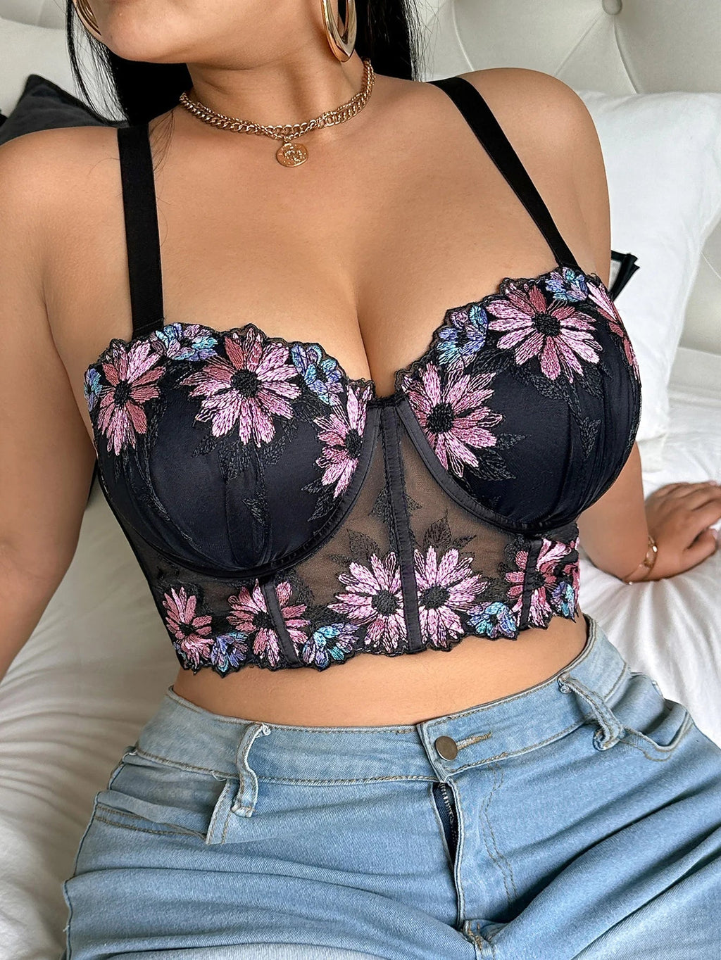 D E Thin Cup Plus Size Bras Lace Embroidered Floral Push up Bra Wide Shoulder Straps Soft Side Support Underwire Bra for Women