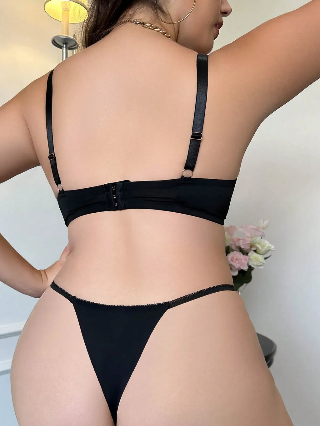Minimalist and versatile hot selling sexy women's underwear oversized thong invisible underwear suitable for full dressing C2341