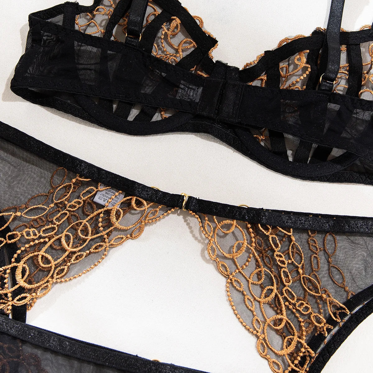 Toucheart4PCS Lace Golden Embroidery Sexy Underwear Set Slim Exposed Navel See-through Hollow Out Interesting Steelring Bralette