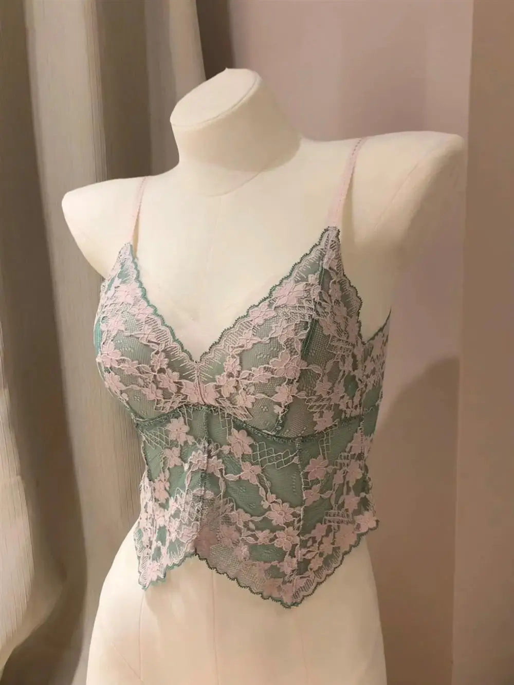 Sexy French Lace Halter Bra Summer Bralette Small Bust Wrinkle-Free Adjustable Straps Beauty Back Vest Wirefree Comfort Bra Set