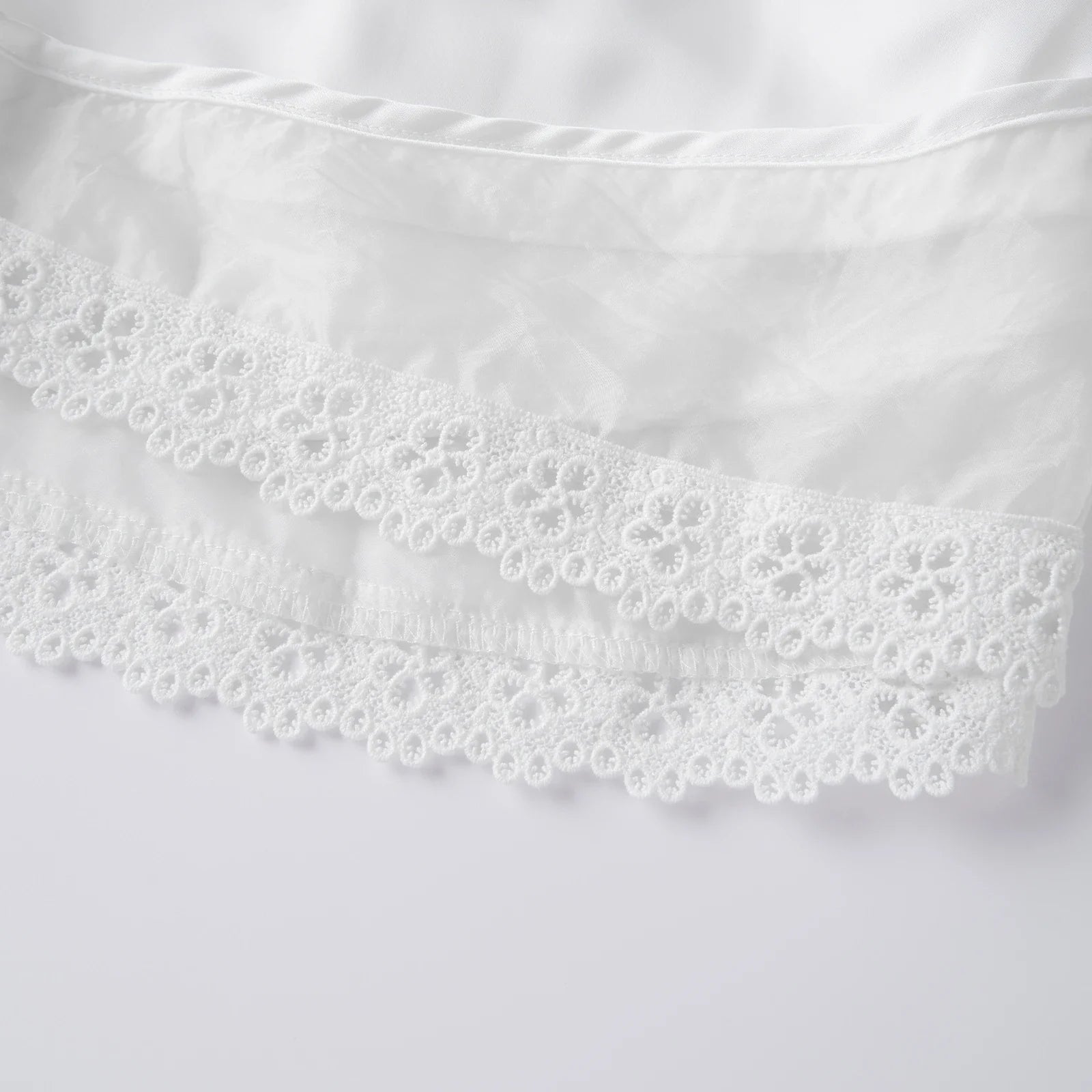 Women Elastic Waistband Lace Trim Streetwear Shorts Summer Solid Color Casual Loose Shorts with 2 Pockets