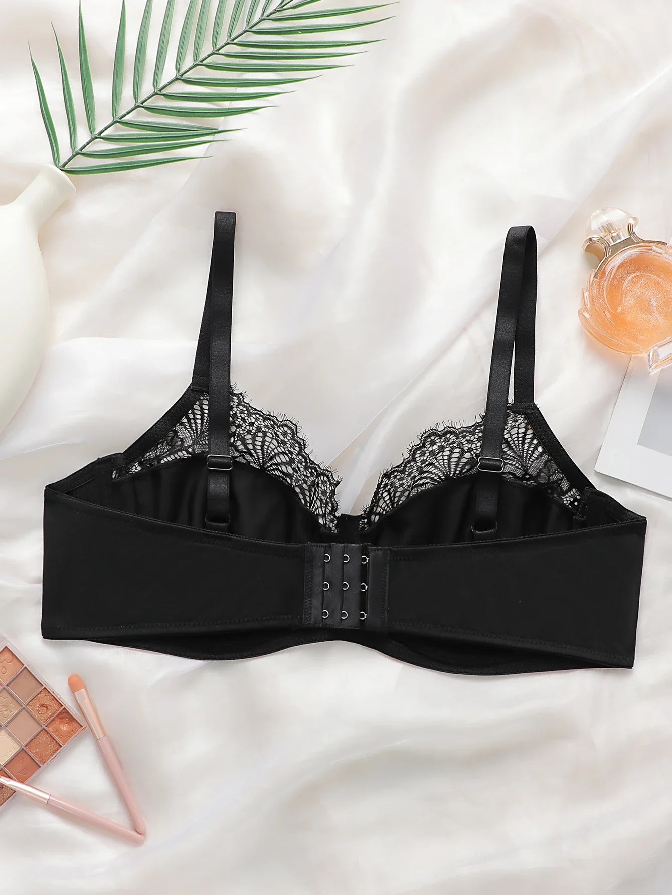 Women's sexy embroidered lace plus size bra with steel rims gathered push up straps adjustable breathable bra MR2555