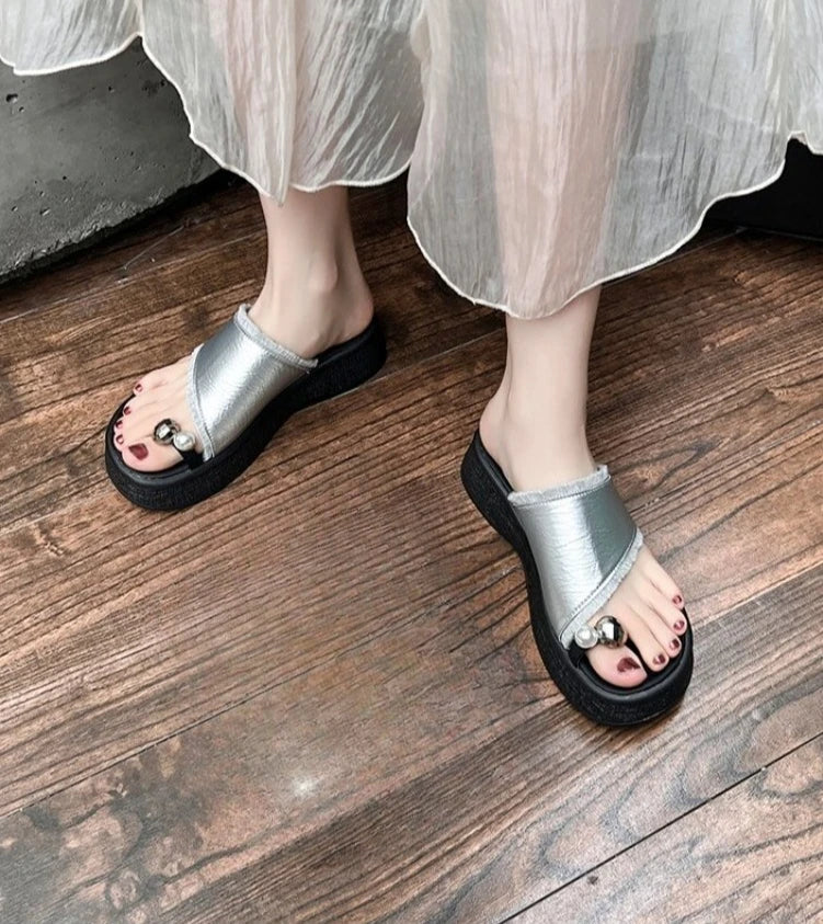 Women's Thick Heel Sandals Summer New Style  Trendy Toe Covering Flat Sandals Simple Design Rubber Sole
