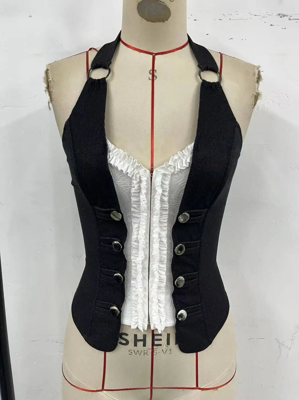 Summer Black White Contrast Tank Top Women Hanging Neck Lace Trim Button Slim Fishbone Waistband Camisole Sexy Party Hliday Vest