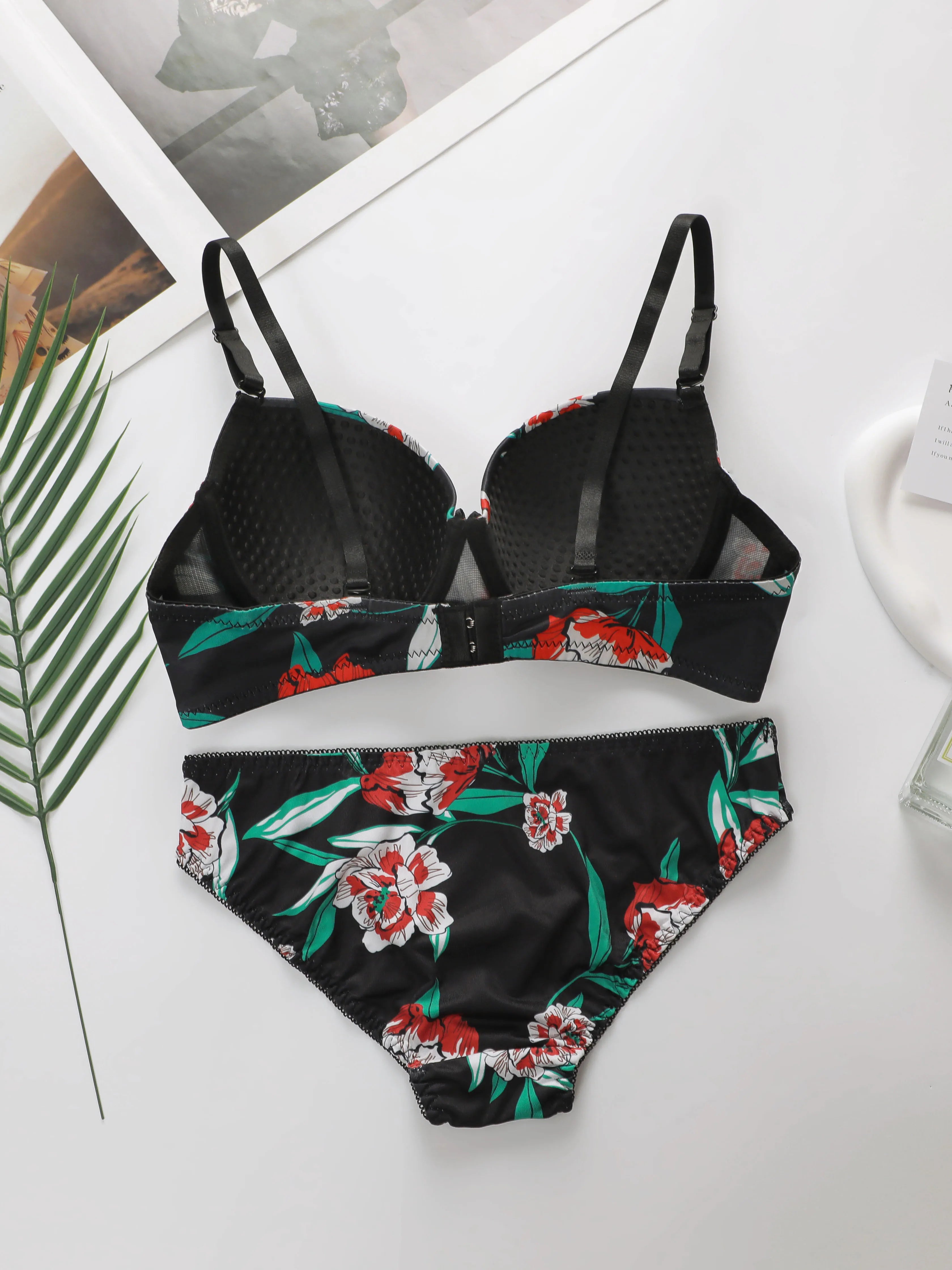 Hot Selling High-quality Multi-color Lingerie 2-piece set For Women's Underwear Beautiful Print Push Up Bra Beach party bikini