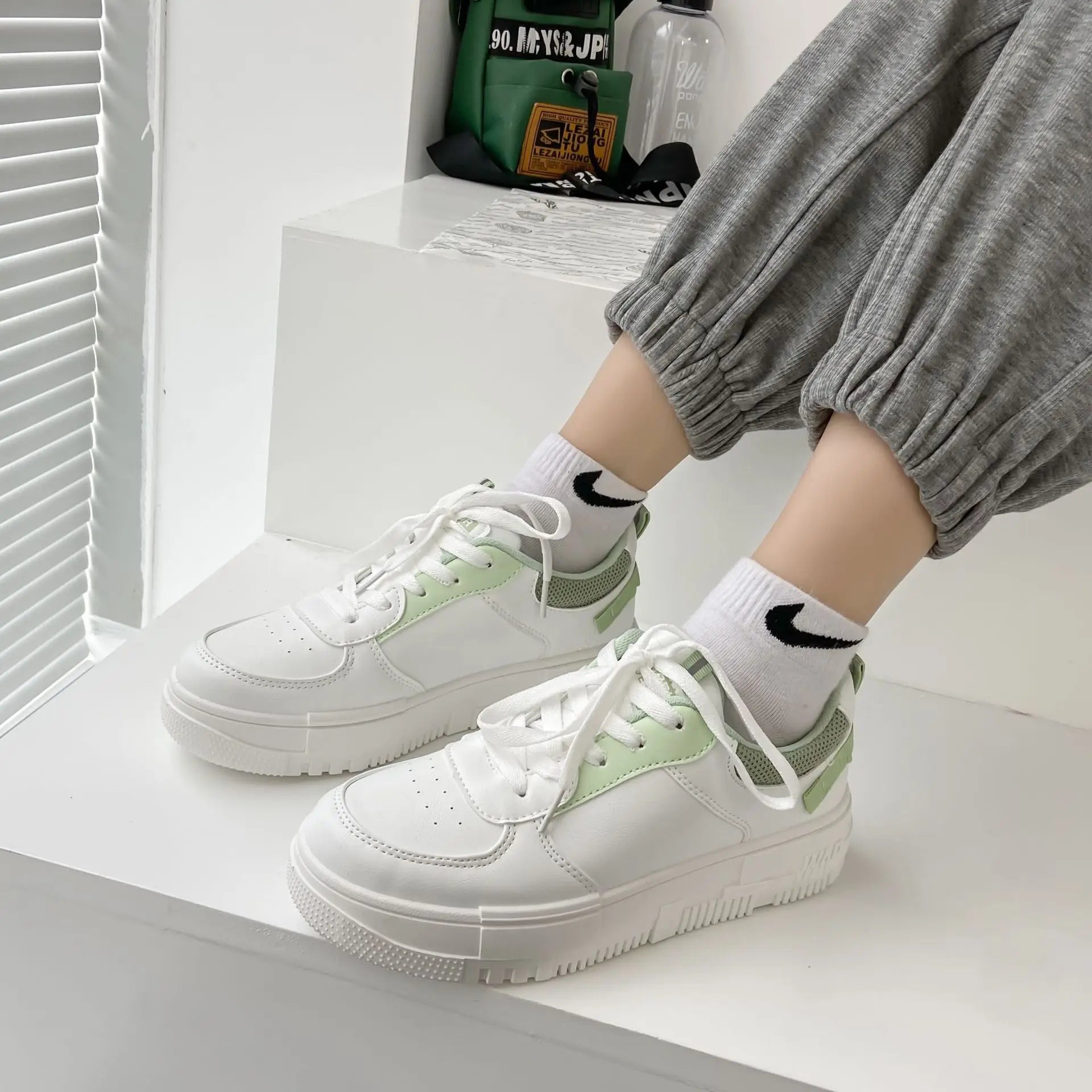 2022 Fashion Spring New Designer Hot Sale White Shoes Female Platform Sneakers Women Tenis Feminino Casual Female Shoes Woman
