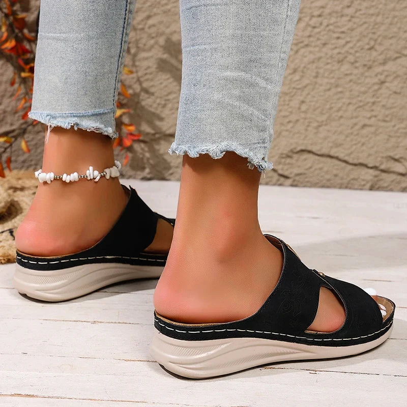 Summer Lightweight Wedges Slippers Women Metal Decor Plus Size 36-43 Beach Sandals Woman Comfortable Printed Platform Sandles