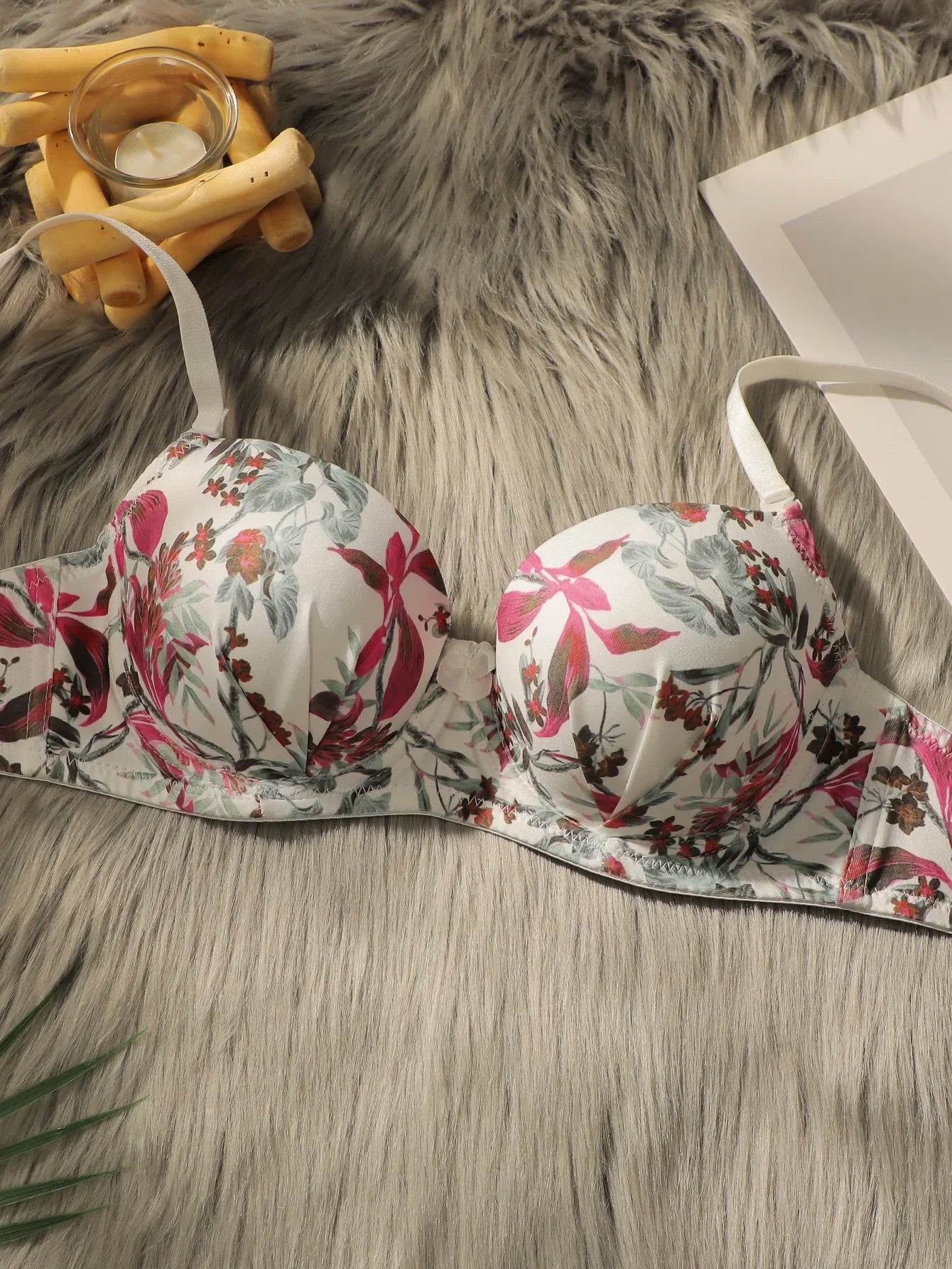 Hot Selling Women's Cute Rinted Pattern Underwear Set Gathering Push Ups Thin And Comfortable Close Fitting Bra Set A2134