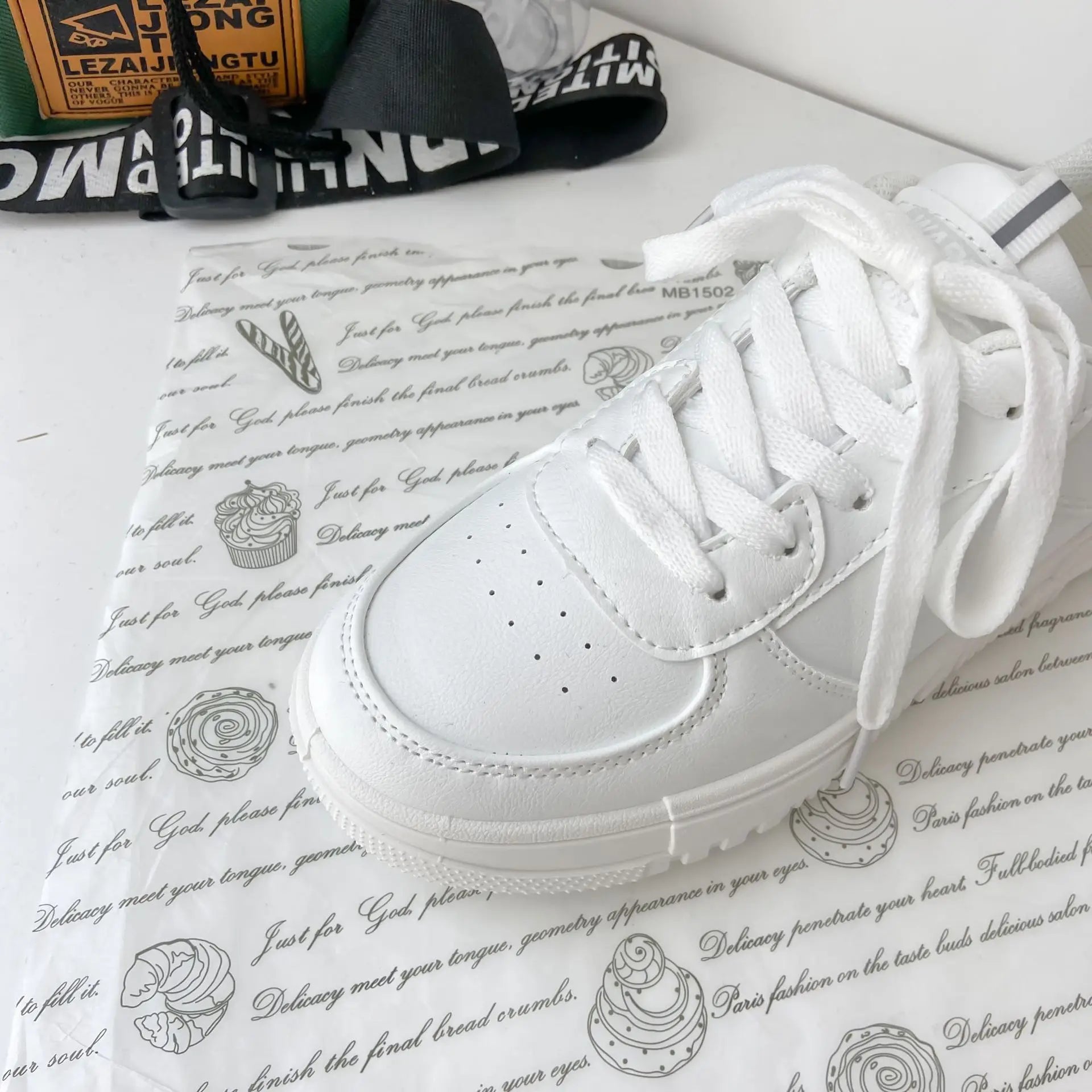 2022 Fashion Spring New Designer Hot Sale White Shoes Female Platform Sneakers Women Tenis Feminino Casual Female Shoes Woman