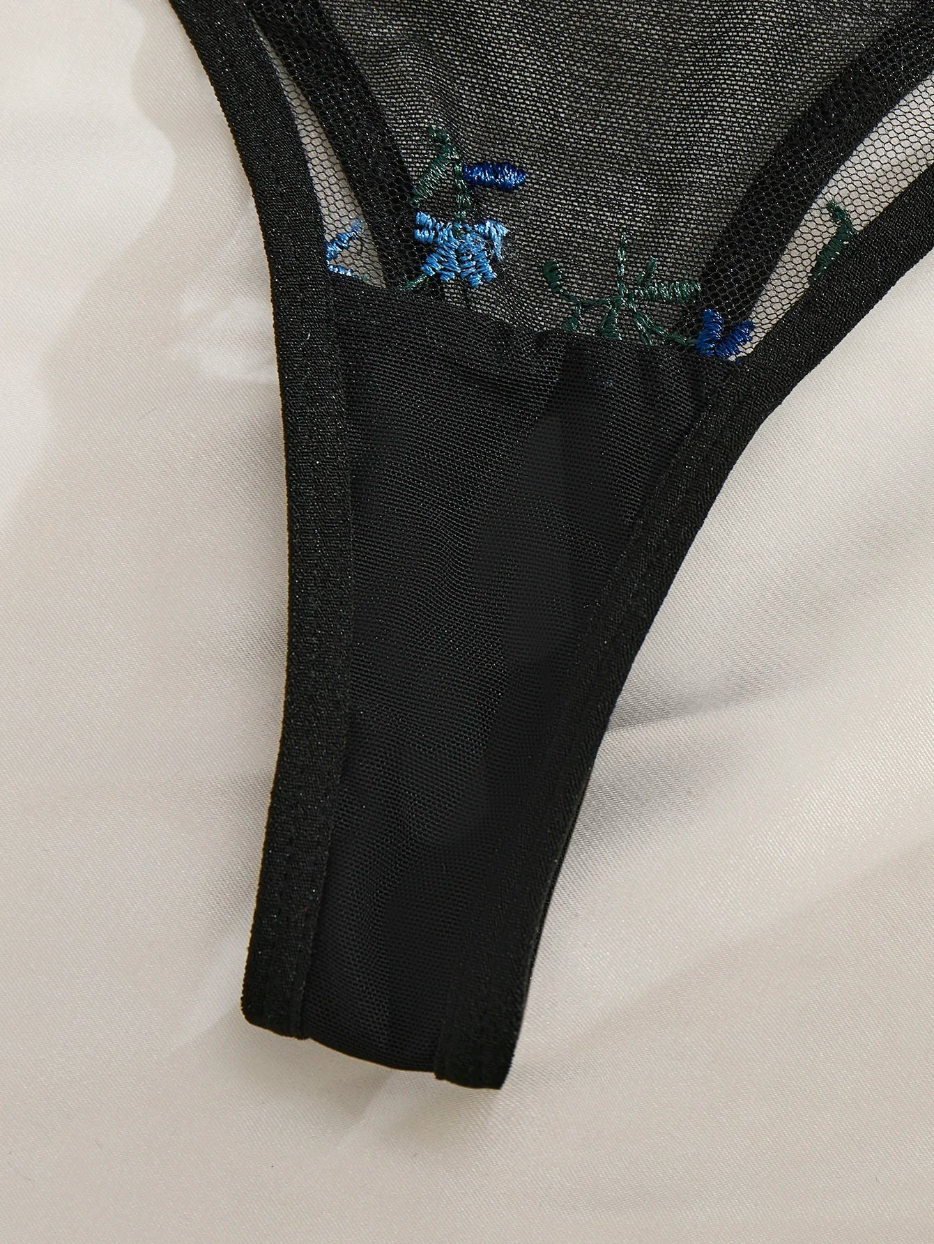 BlackBlue Embroidered Floral Lingerie Set - Sexy Bra And G-string Combo with Heart Decoration Underwear Set for Women ZA824027