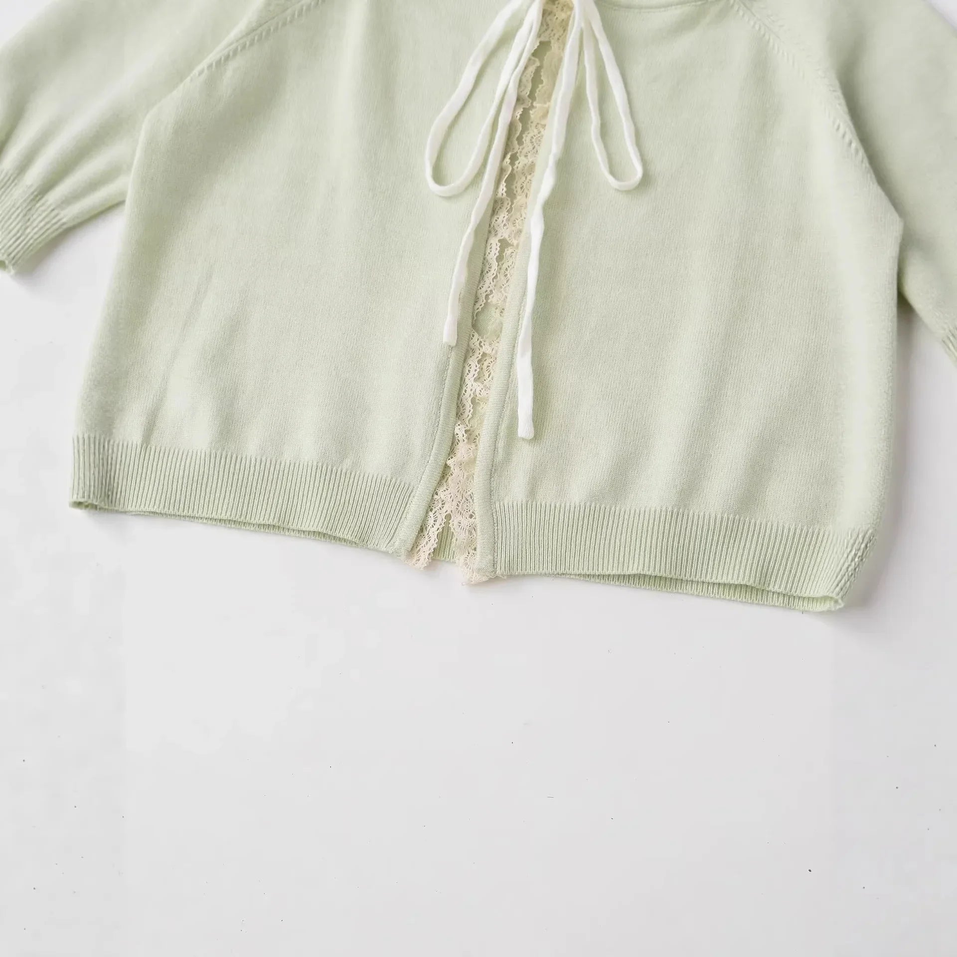 Women's Fashion Short Sleeve Round Neck Bow Lace Knit Solid Color Light Green Lace Trim Front Short Sleeve Knit Casual Top MDTM