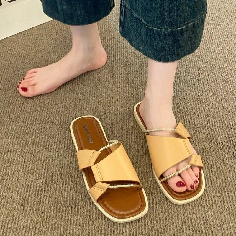 Summer 2026 Fashionable Minimalist Korean Style Beach Shoes Universal Flat Bottom Toe Post Thong Slippers Leisure Rubber Sole
