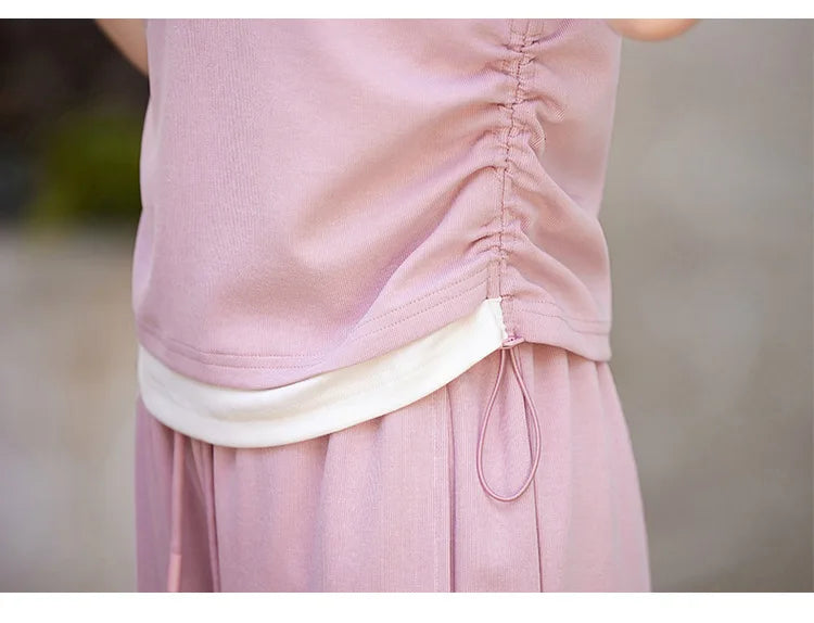 Knitted two-piece casual suit is loose and comfortable