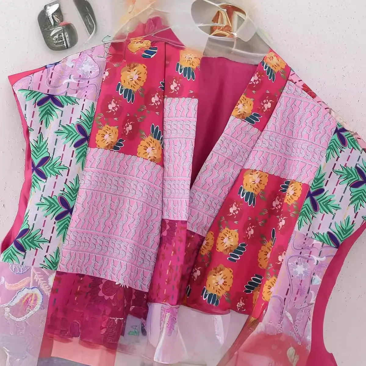Women's Sleeveless Printed Strap Vest Embroidered Quilted Vest Women Floral Patchwork Gilet For Casual Wear Fashion Elegant YPGD