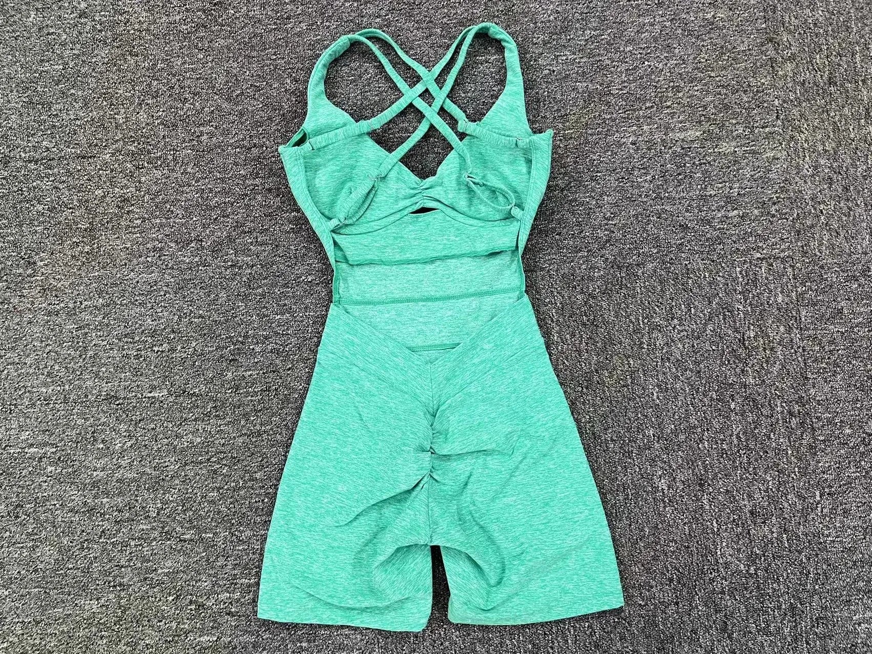 Adjustable double straps Open back  V shape back design Scrunch butt No front seam Flatlock Inseam  Removable pads BODYSUIT