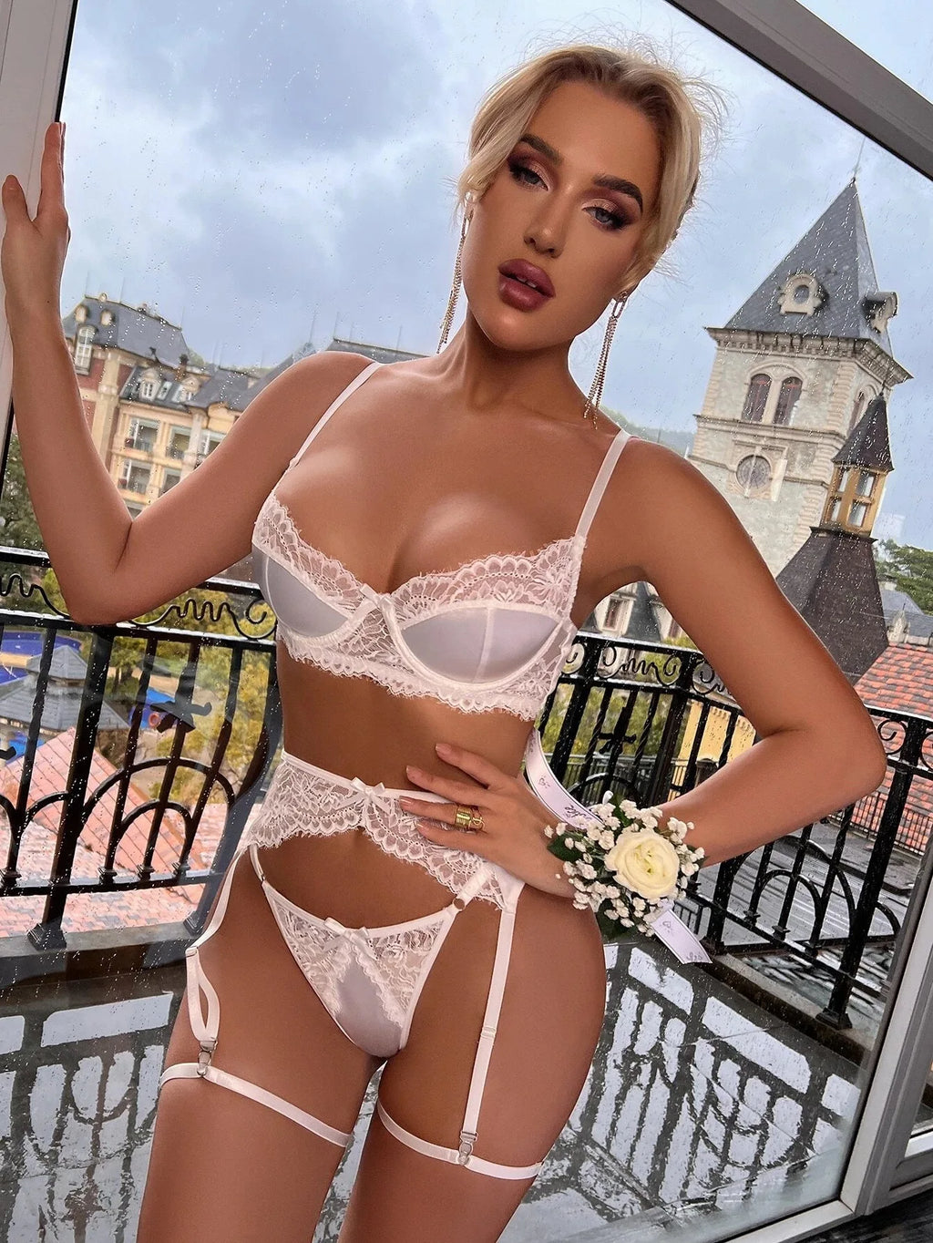 Toucheart Erotic Lingerie Embroidery Floral Lace Patchwork Solid Color Skinny Plunge Elegant Seductive Hollow Intimate Underwear