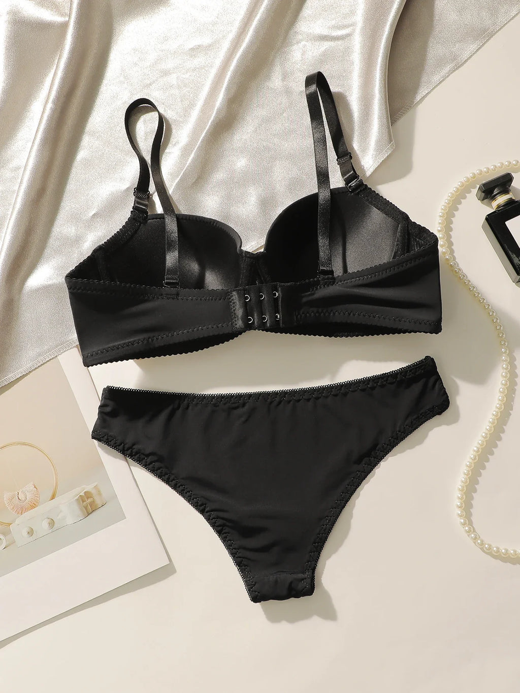 Hot selling solid color 2-piece underwear set multi-color daily four season Bra set comfortable to wear sexy Lingerie 2611
