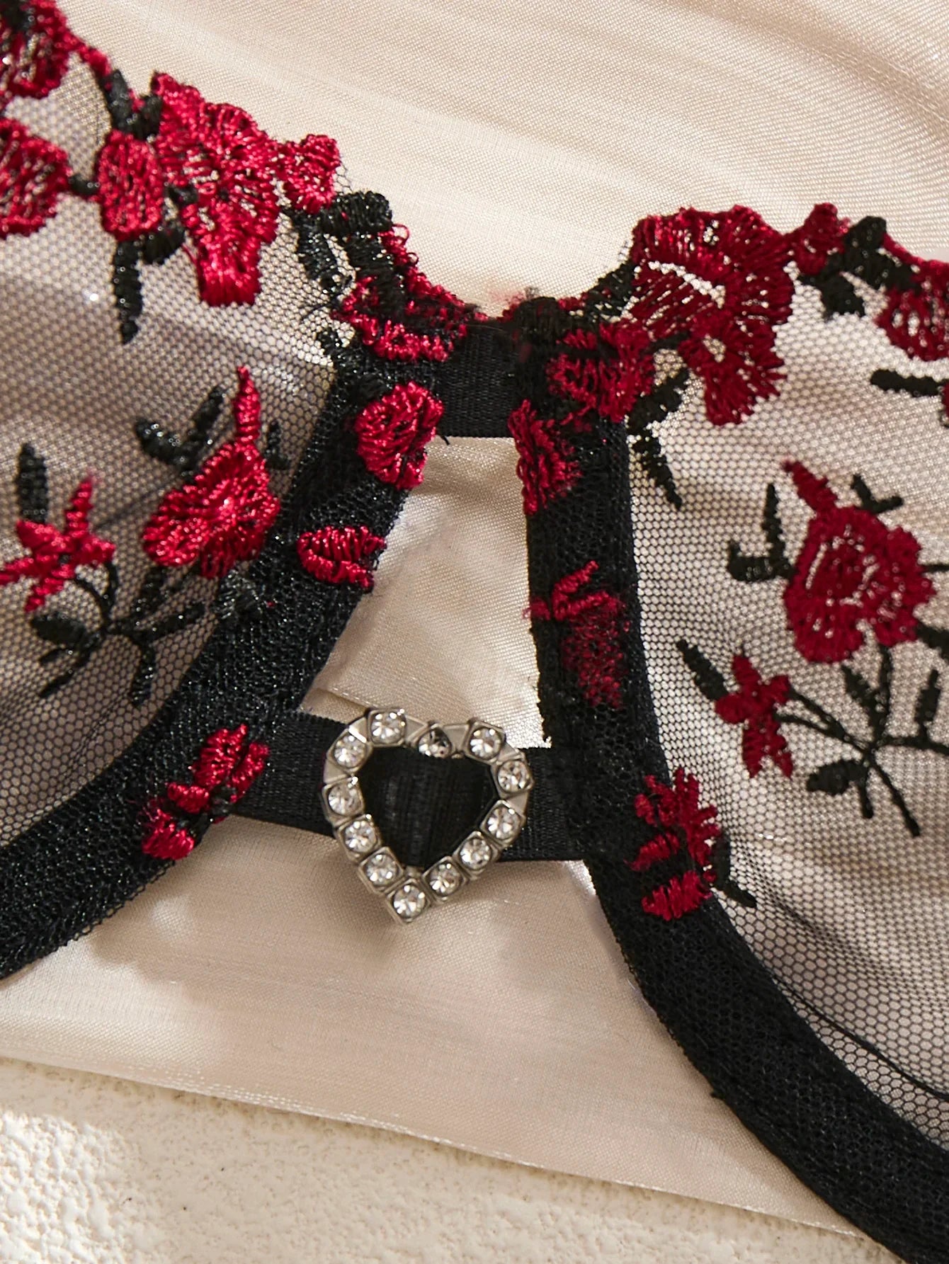 BlackRed Embroidered Floral Lingerie Set - Sexy Bra And G-string Combo with Heart Decoration Underwear Set for Women ZA824028