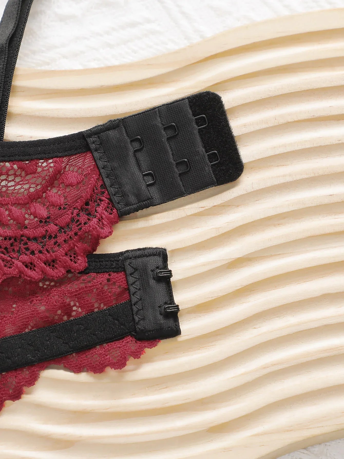 Girls' cross hollow steel ring bra, red lace women's sexy underwear, spring and summer new products J2485