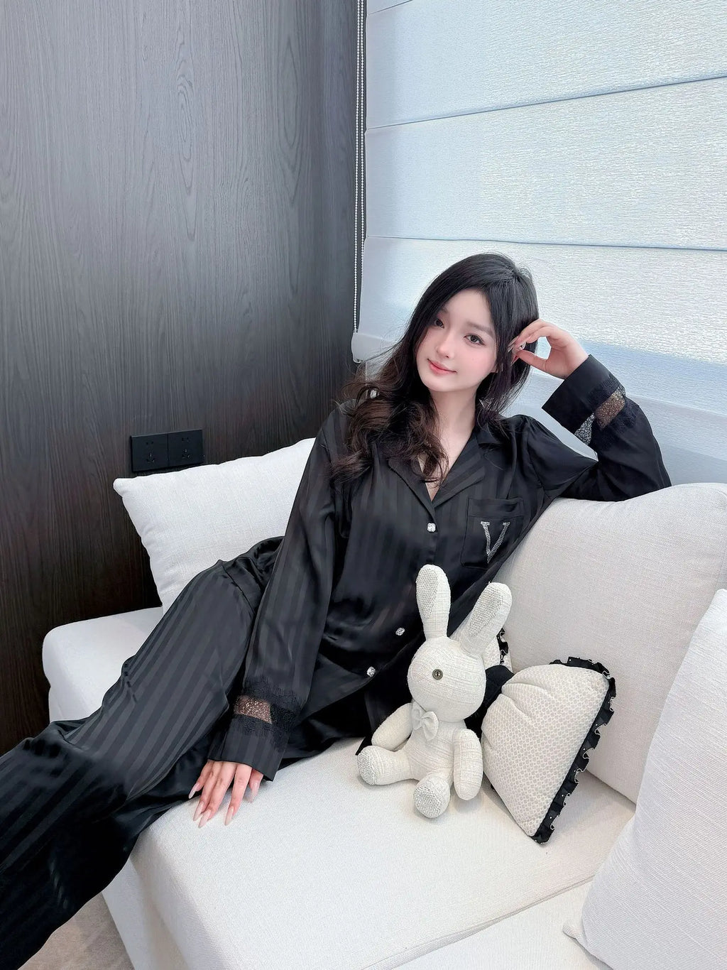 Lace splicing light luxury pajamas for women long-sleeved ice silk silk early spring comfortable home wear set