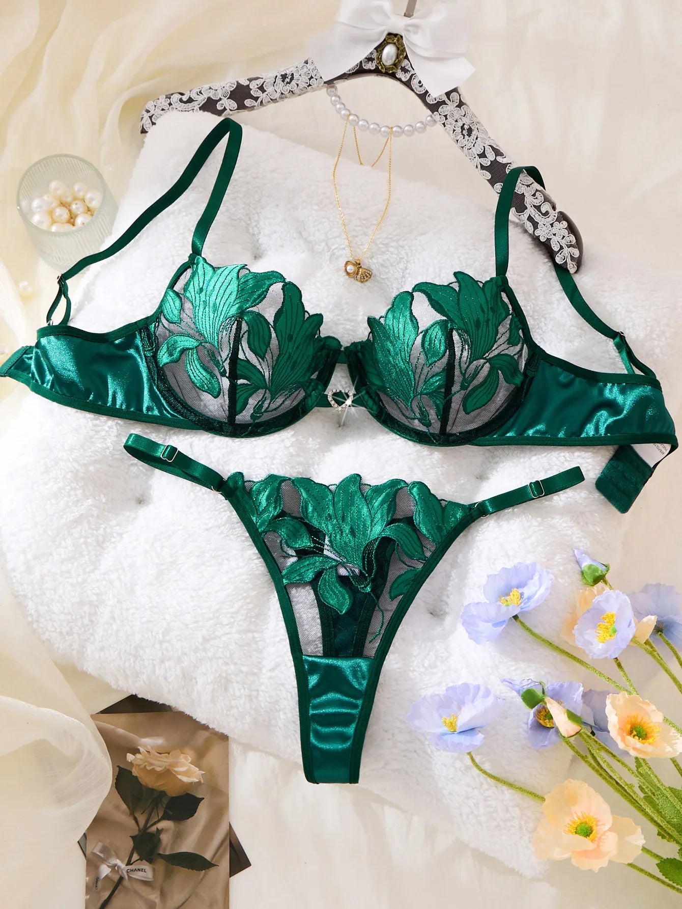Green French-style floral embroidery lace lingerie set,sexy and soft steel-bra-cup supportive bra,Valentine's Day party ZA824031