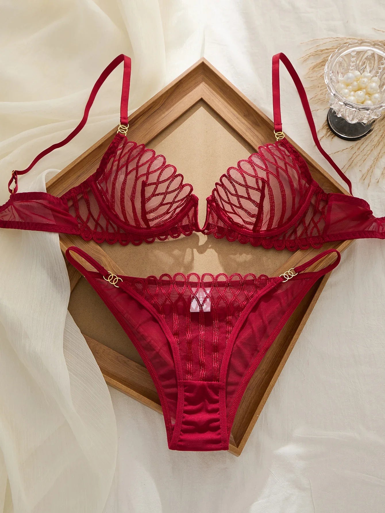 French Style Sexy Embroidered Transparent Underwear Set V-Neck Design Anti-Sagging Breathable Bra And Panties Ensemble