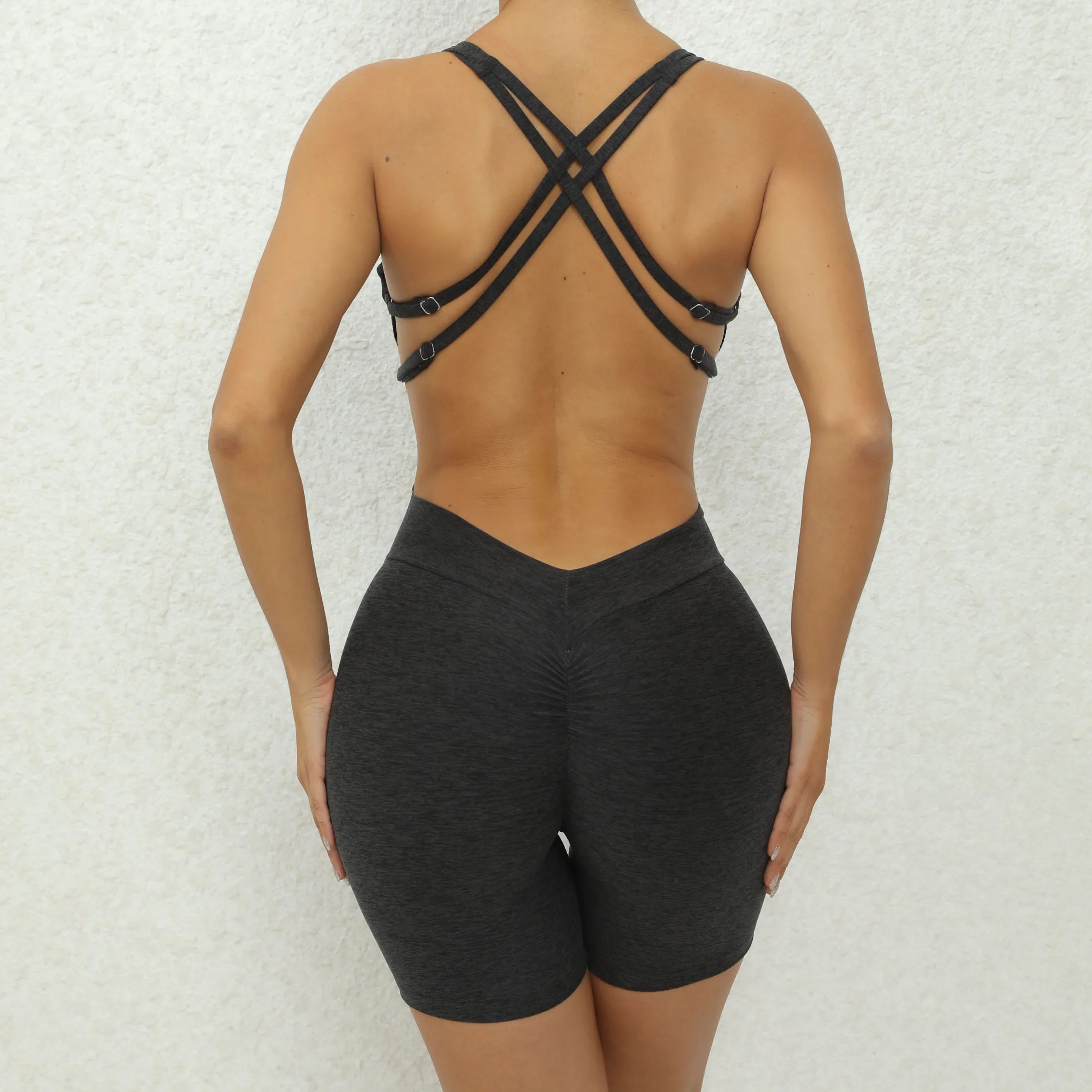Adjustable double straps Open back  V shape back design Scrunch butt No front seam Flatlock Inseam  Removable pads BODYSUIT