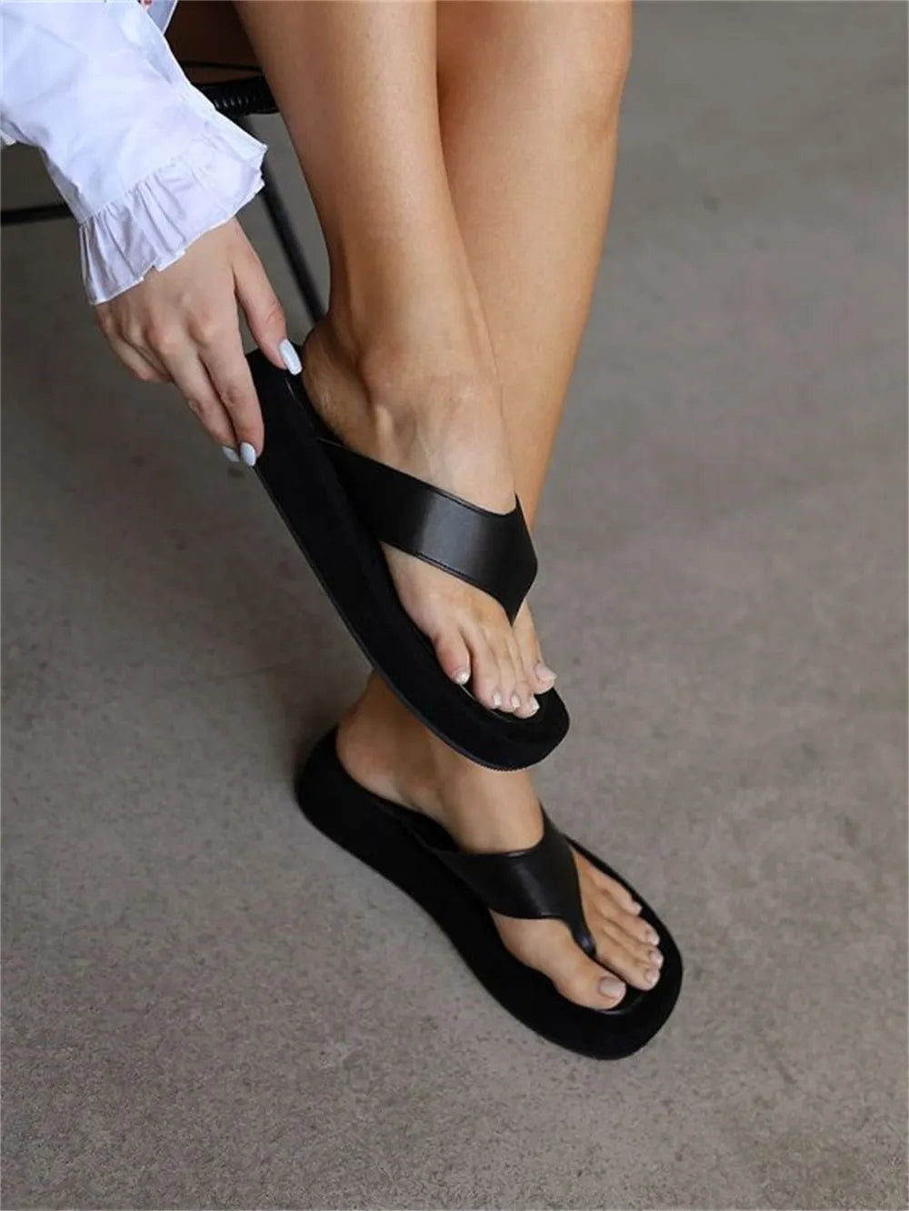 2026 New Arrivals Summer Fashion Black Flip Flops Flat Sandals Women Leisure White Slides Shoes Comfy Walking Beach Footwear