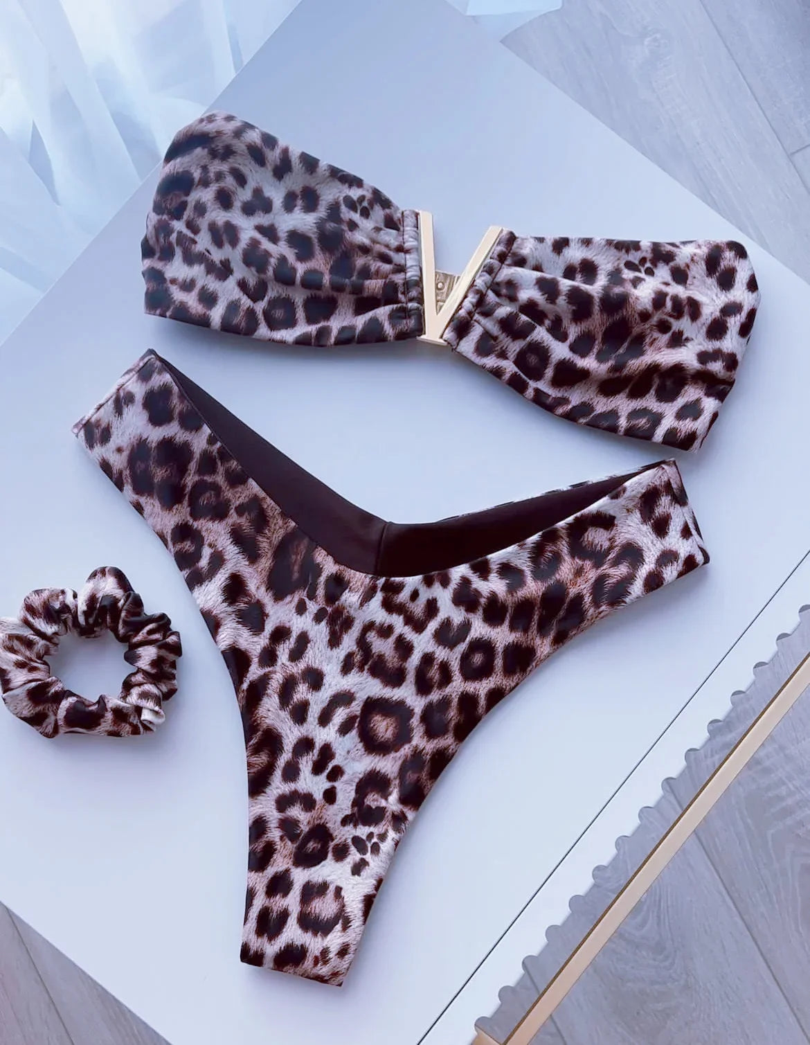 Sexy women's triangle leopard print bikini 2-piece set metal V decoration summer beach split swimsuit
