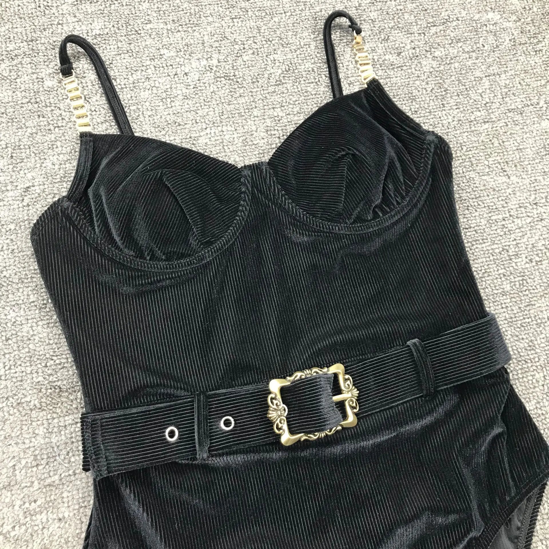 2026 High Quality Sexy One Piece Swimsuit Swimwear Women Push Up Pit Striped Metal Chain Straps Bathing Suit Beachwear with Belt