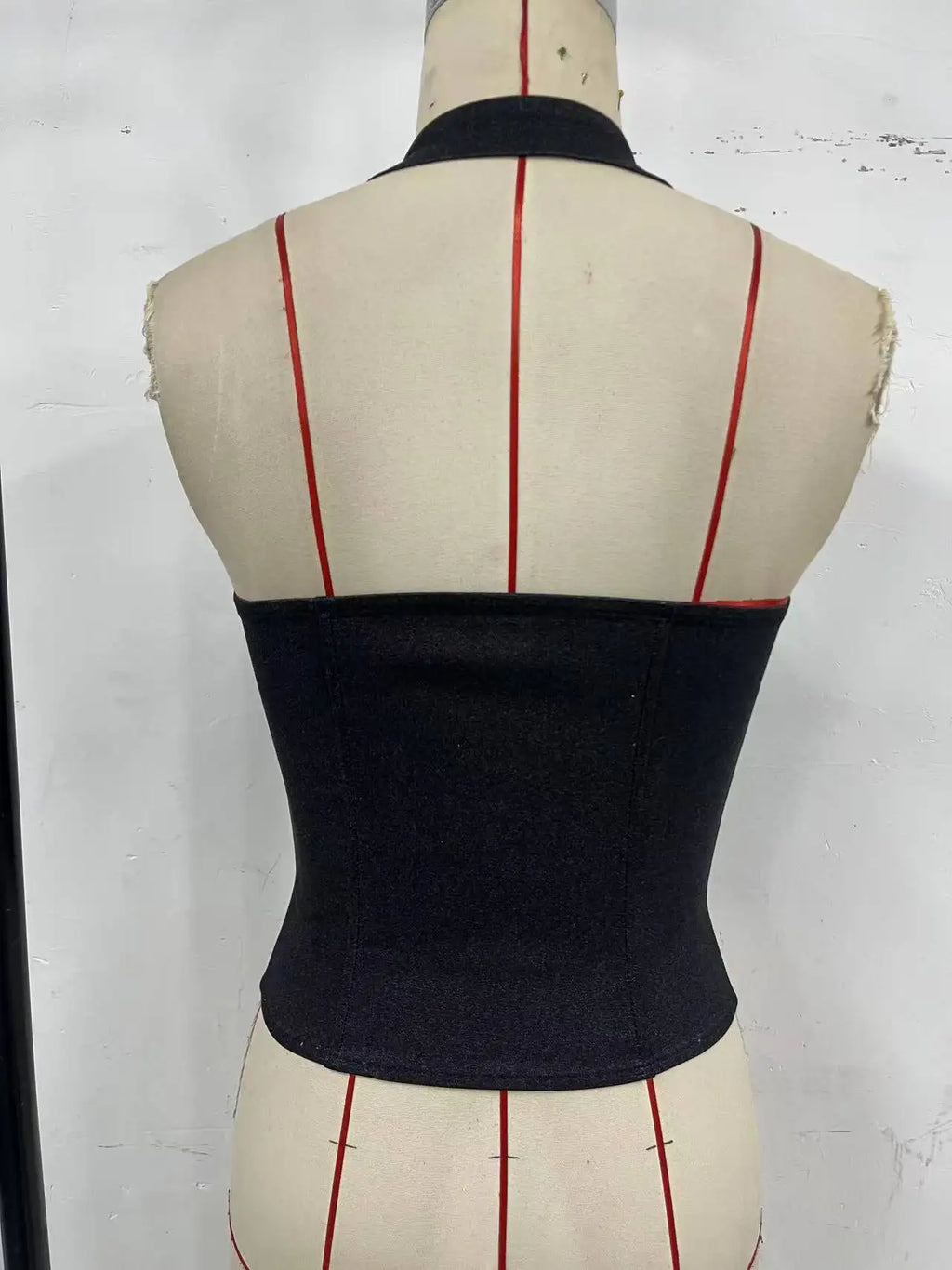 Summer Black White Contrast Tank Top Women Hanging Neck Lace Trim Button Slim Fishbone Waistband Camisole Sexy Party Hliday Vest