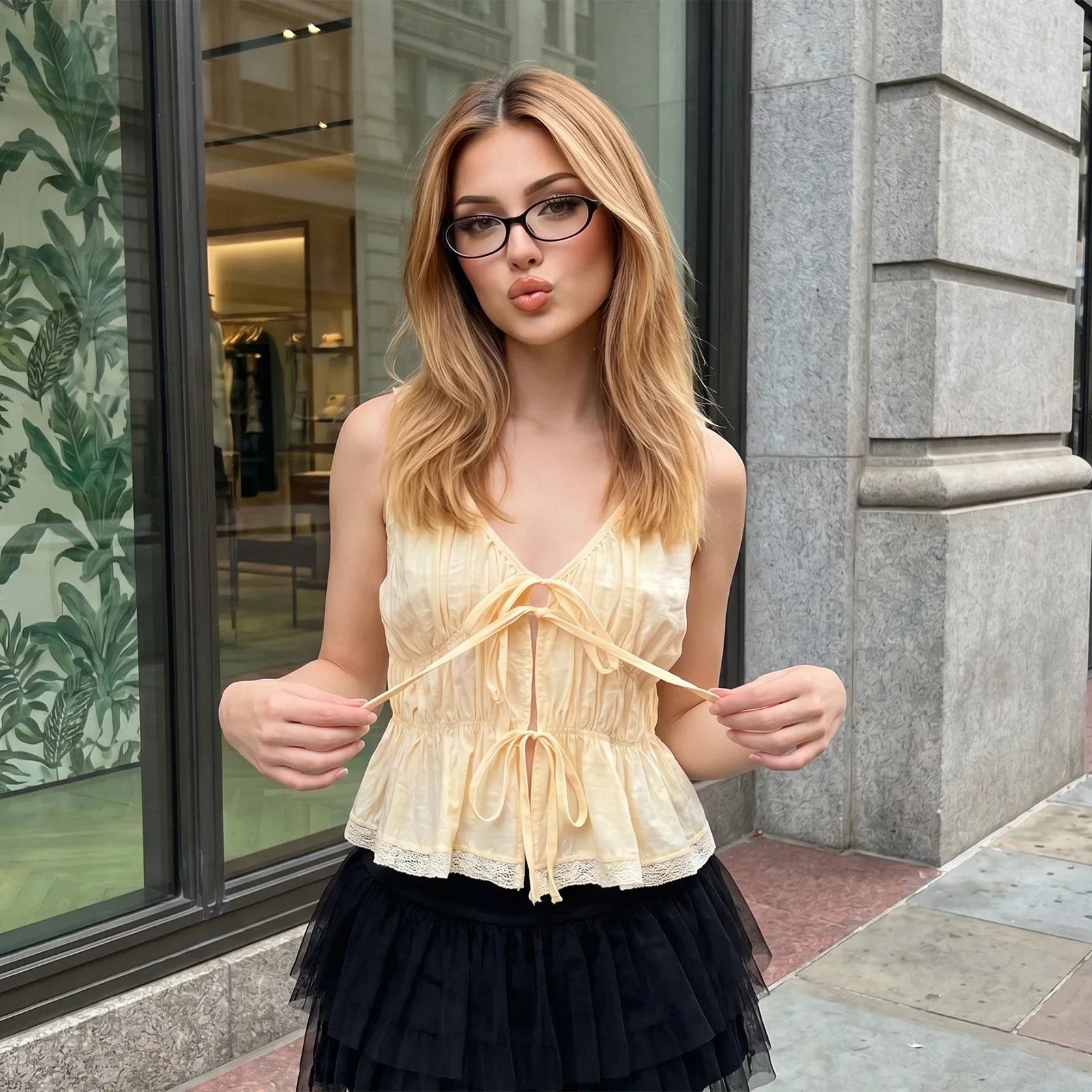 Women's Summer Solid Color Tank Tops Fashionable Lace Trim Sleeveless V Neck Tie Front Ruffled Peplum Vest