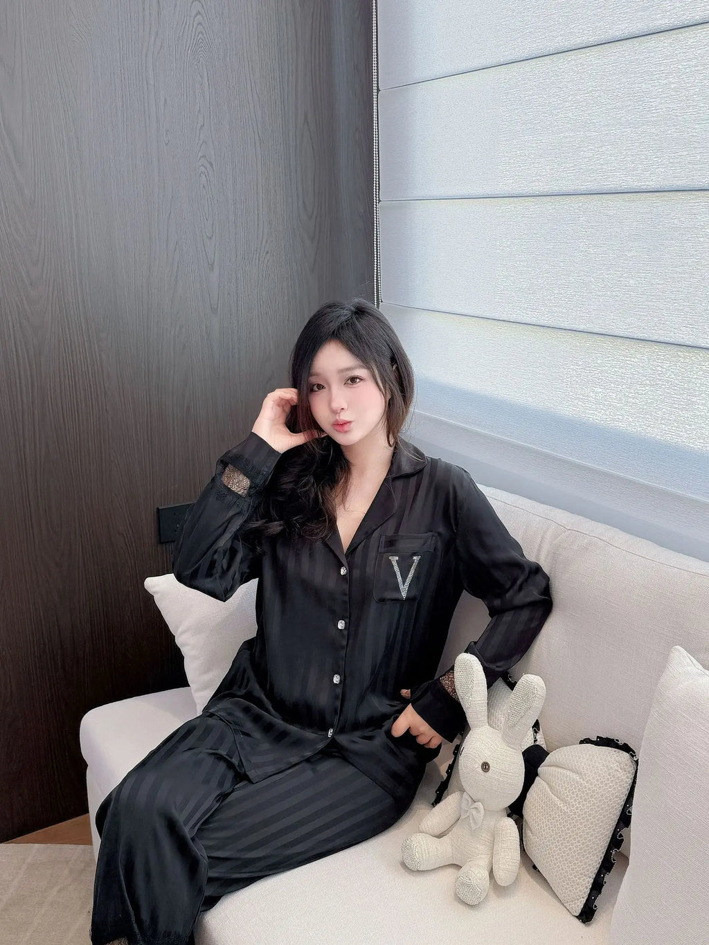 Lace splicing light luxury pajamas for women long-sleeved ice silk silk early spring comfortable home wear set