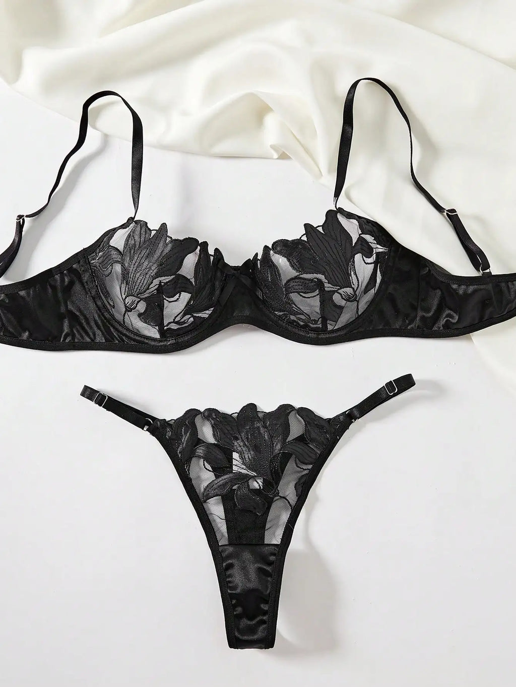 Transparent Floral Two Pieces Exquisite Lace Lingerie Set Ultrathin Bra Briefs Set Solid Exotic Lingerie For Ladies 23171A
