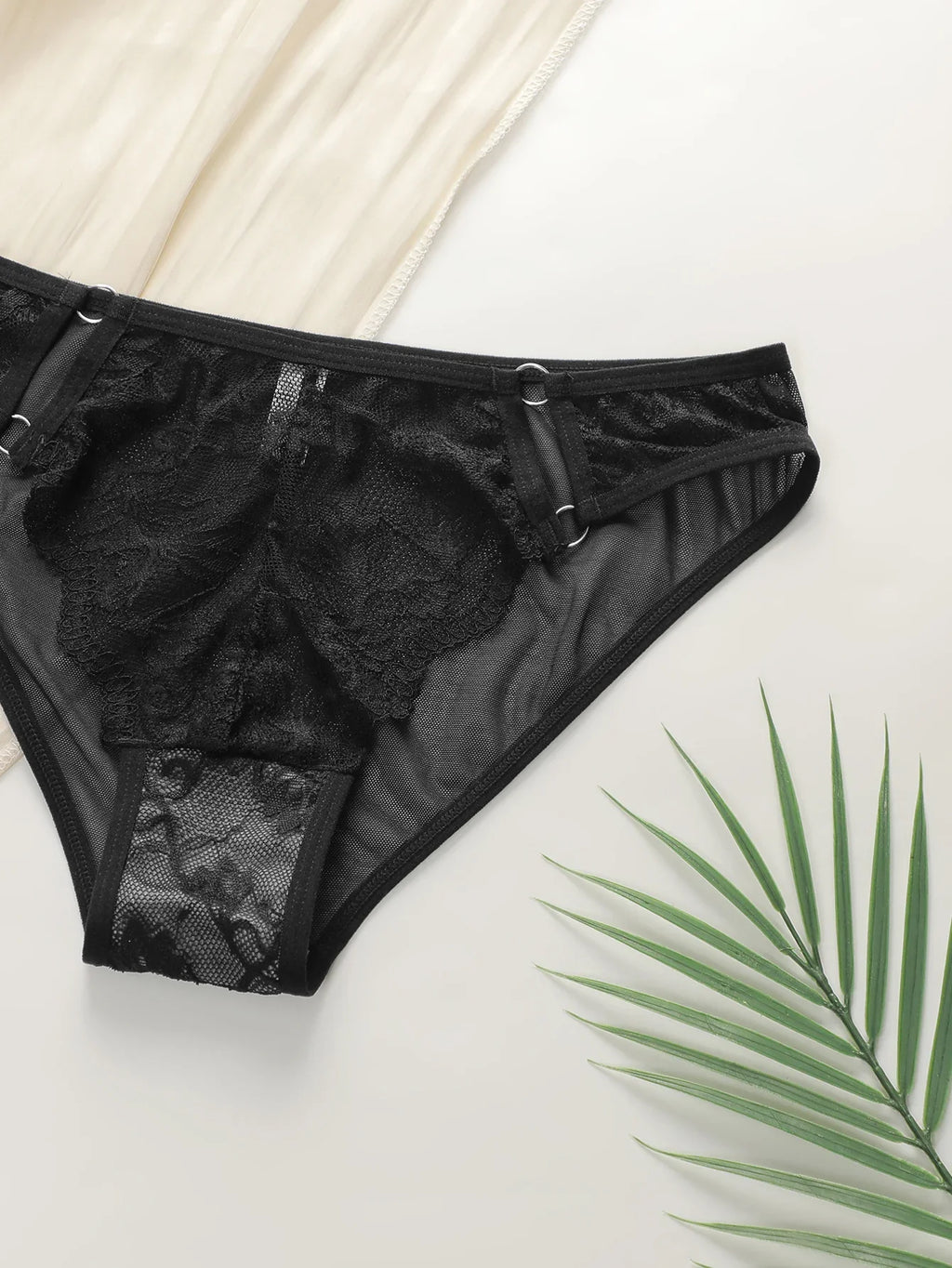 Women's sexy breathable lace underwear with low waist and no trace antibacterial easy to wash and dry underwear C2661