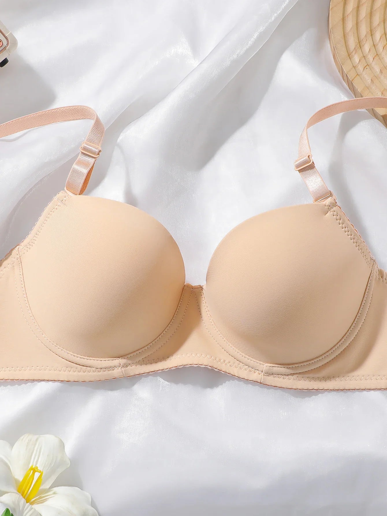 Hot selling solid color 2-piece underwear set multi-color daily four season Bra set comfortable to wear sexy Lingerie 2611