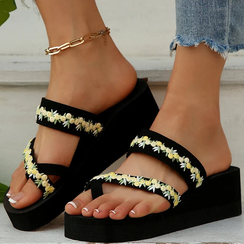 2025 Thick Bottom Clip Toe Slippers for Women Fashion Floral Fabric Wedge Sandals Woman Summer Eva Wear-Resistant Slides Female