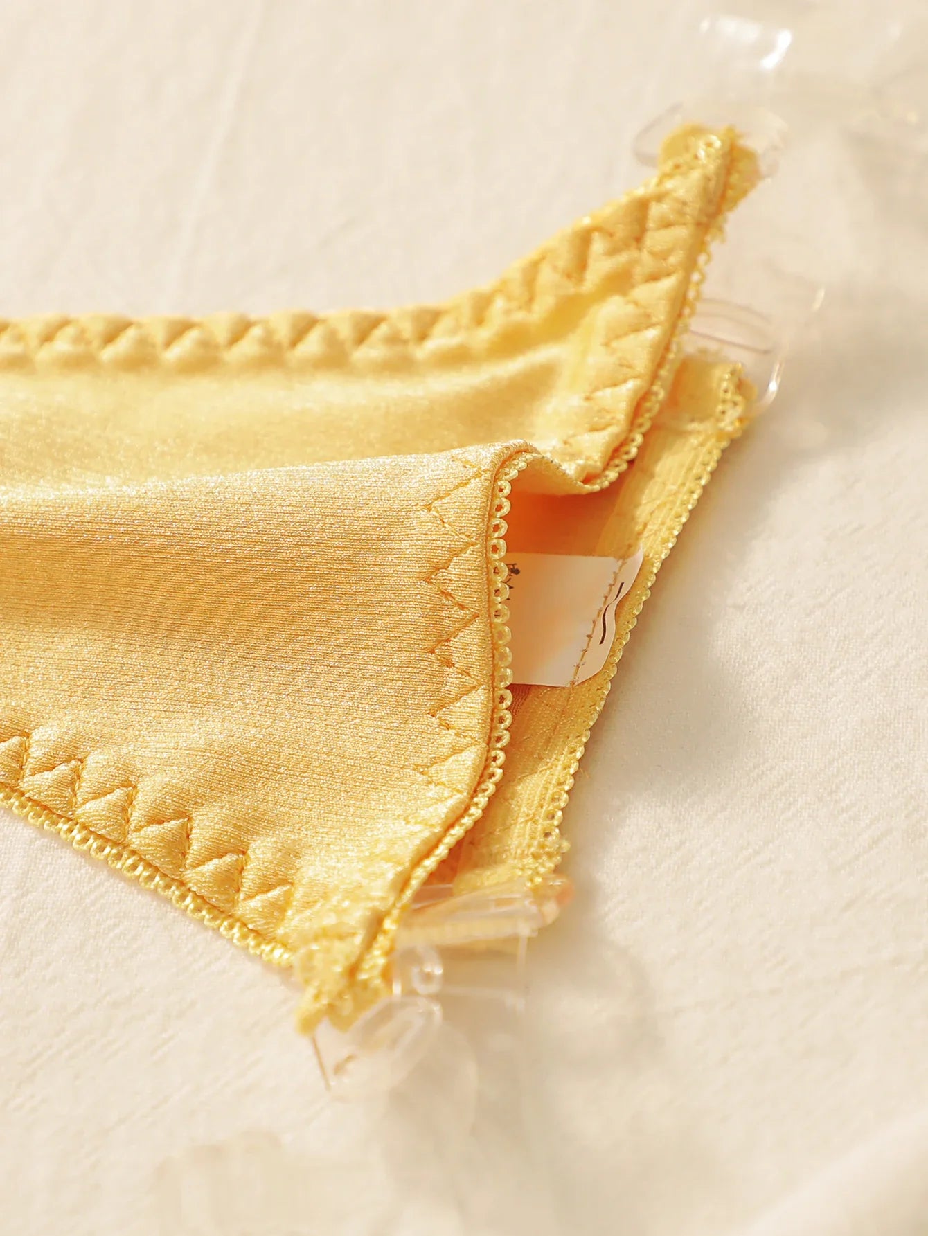 Women's Sexy Low Waisted Thong Hollow Out No Trace Antibacterial Underwear Daily Breathable Close Fitting Underwear J0129