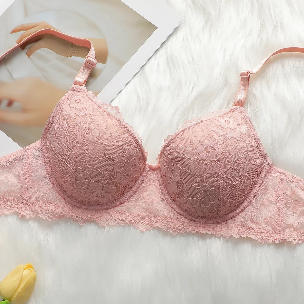 Beautiful Design Sexy Underwear Women's Pink Lace Underwear Back Button Bra Top Flower Comfortable Close fitting Underwear B6048