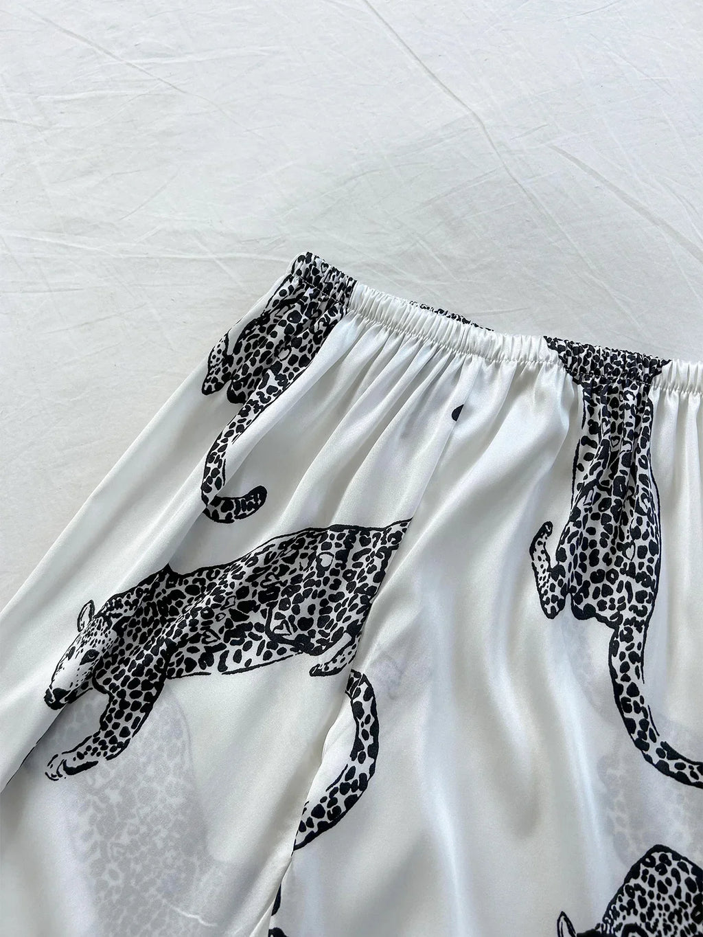 Women Sleepwear Summer Ice Silk Stain Comfortable 2pcs Pajamas Set V Neck Leopard Print Tops and Long Pants Loungewear